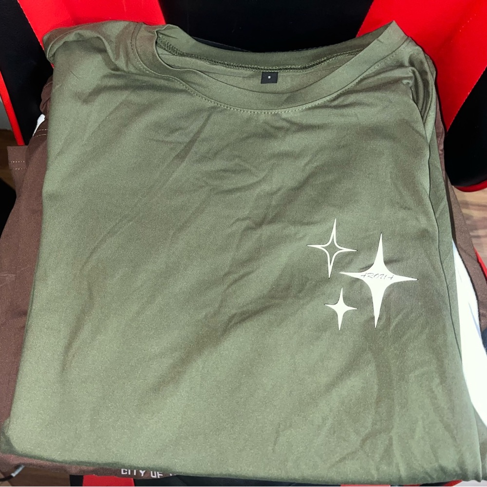 Green Graphic tee shirt. Men’s Small. Lightsweight